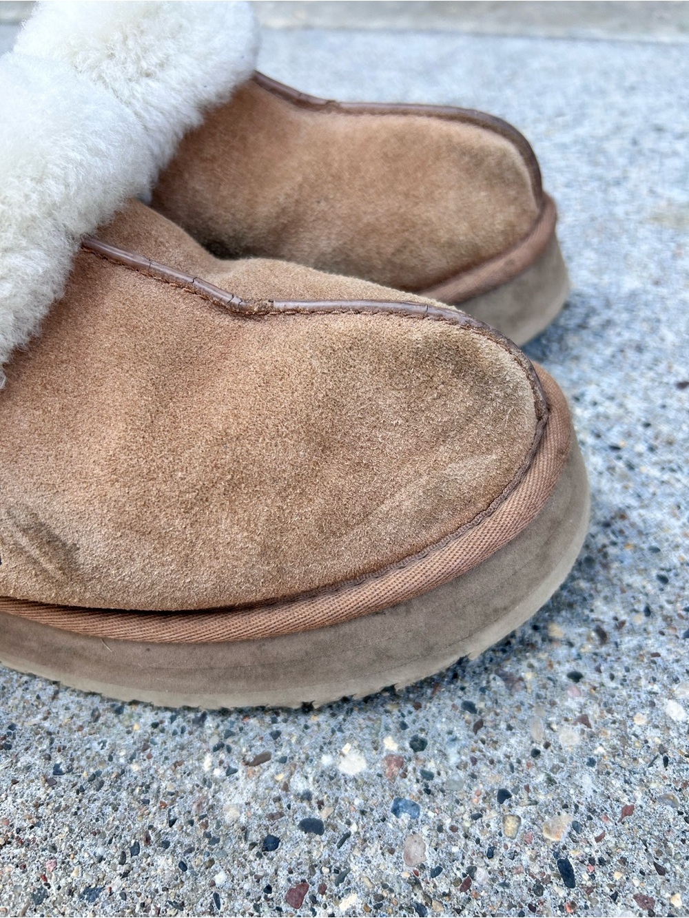 Ugg Women’s Disquette Sheepskin Slippers - Picture 4 of 7